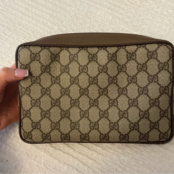 Like new beautiful condition Preloved Gucci wristlet - Picture 8 of 10